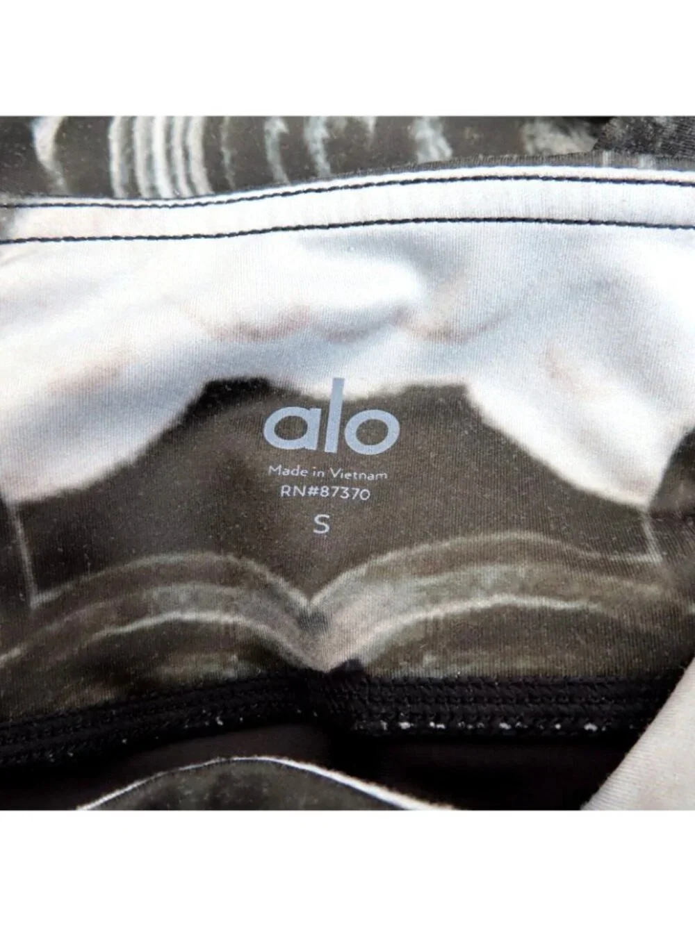 ALO Womens Small Black Gray Marble Swirl Kaleidoscope Leggings Athletic 3158